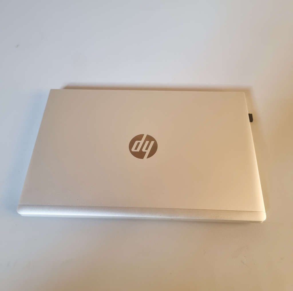 1 MONTH OLD HP ProBook 440 G9- 12th Generation Intel Core i5  SSD NVME 500GB RAM 16GB DDR4