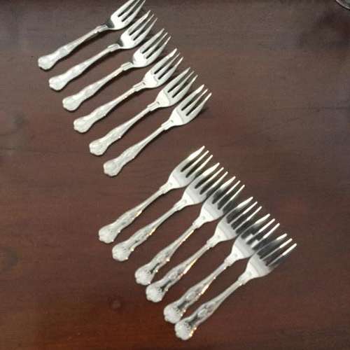 PRICE REDUCED!!!  KINGS PATTERN CAKE FORKS 12