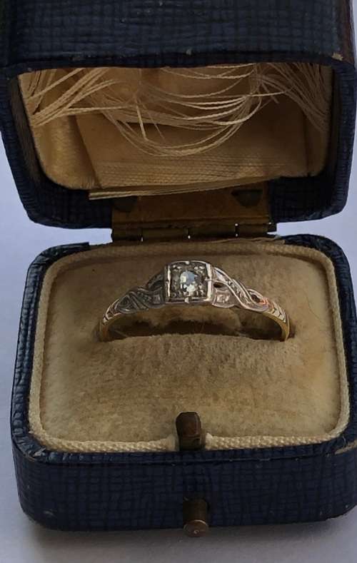 ANTIQUE ART NOUVEAU DIAMOND & 18 CT GOLD RING