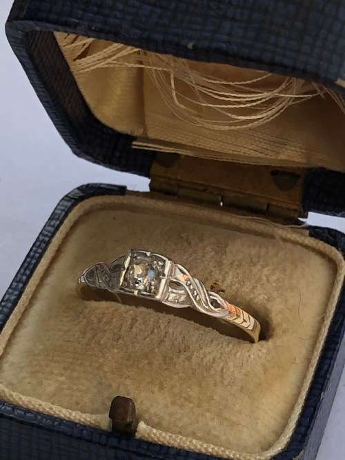 ANTIQUE ART NOUVEAU DIAMOND & 18 CT GOLD RING