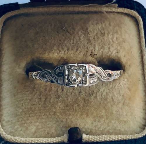 ANTIQUE ART NOUVEAU DIAMOND & 18 CT GOLD RING