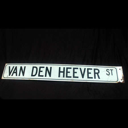 Straatnaambord Ou Suid - Afrika. VAN DEN HEEVER STRAAT. (Pretoria) (c1980) Africana.