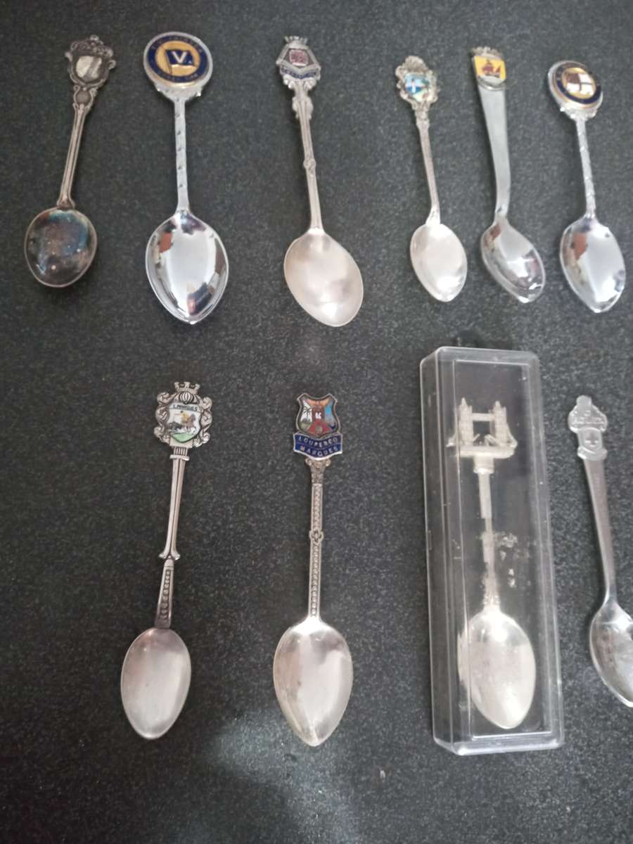 VINTAGE STUNNING Set of spoon bundle of 10