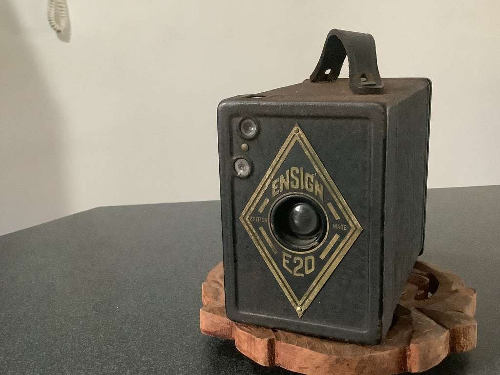 Ensign E20 box camera to take 120mm roll film, manufactured in England, circa 1927