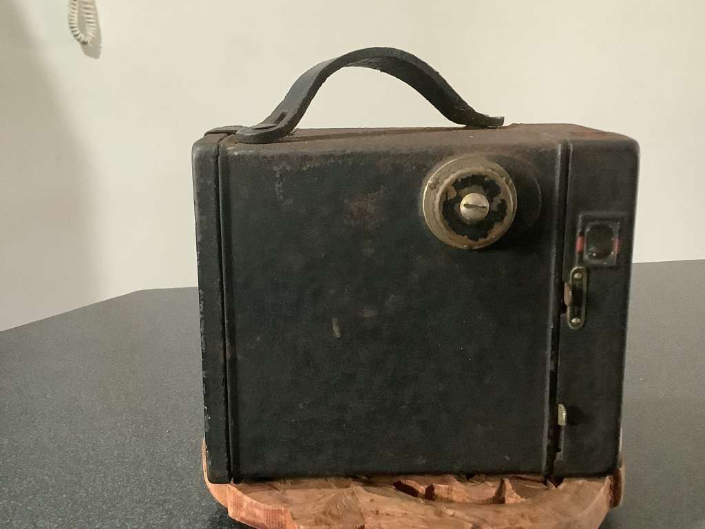 Ensign E20 box camera to take 120mm roll film, manufactured in England, circa 1927