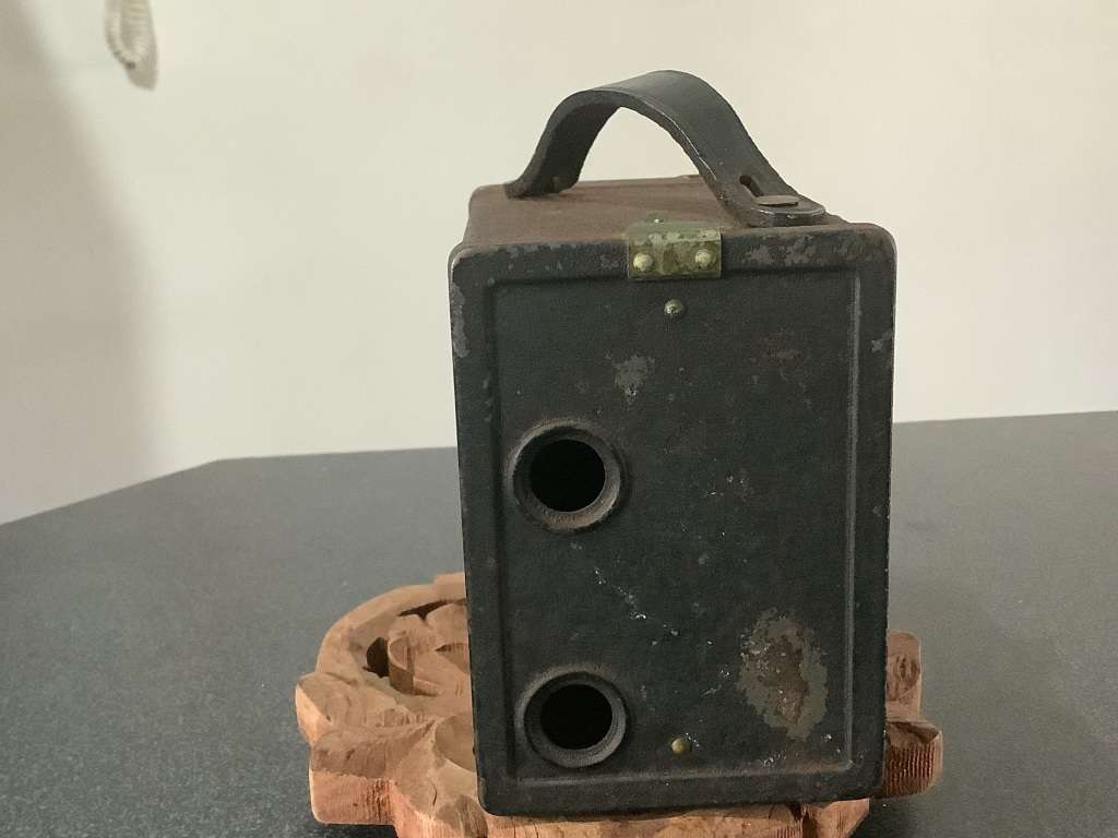 Ensign E20 box camera to take 120mm roll film, manufactured in England, circa 1927