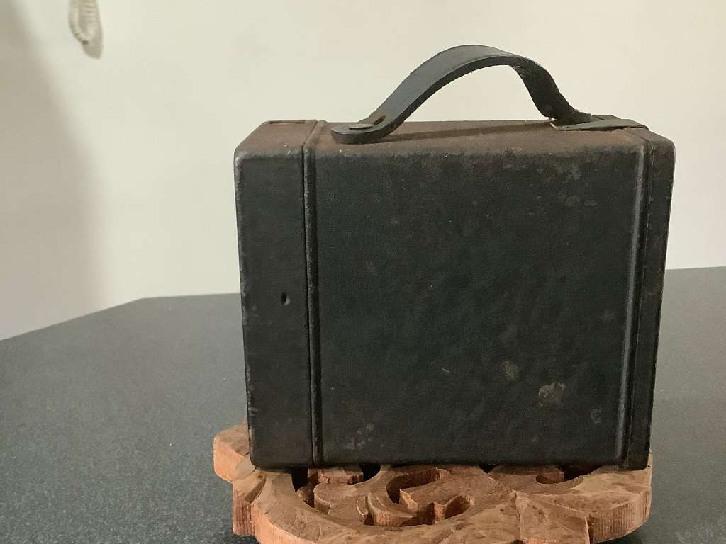 Ensign E20 box camera to take 120mm roll film, manufactured in England, circa 1927