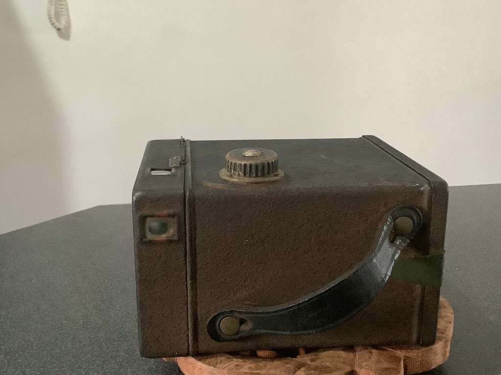 Ensign E20 box camera to take 120mm roll film, manufactured in England, circa 1927