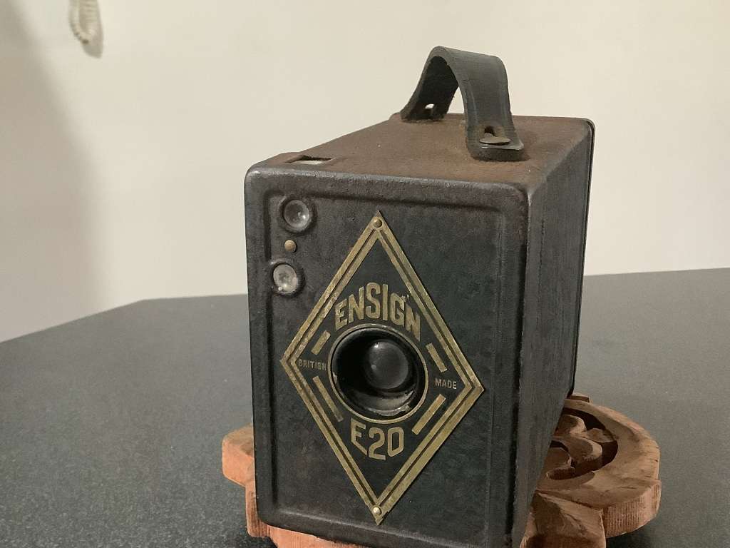 Ensign E20 box camera to take 120mm roll film, manufactured in England, circa 1927