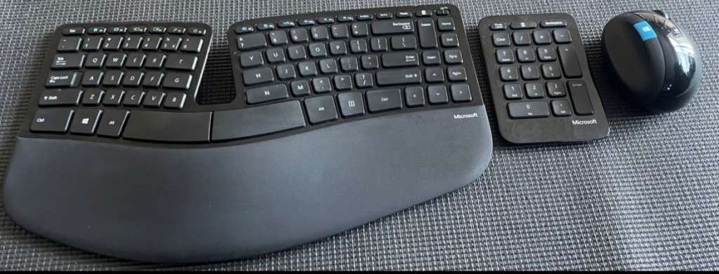 Microsoft sculpt ergonomic keyboard and mouse bundle with keypad  (no transmitter)