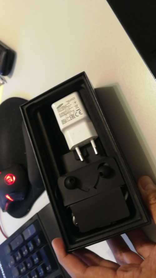 Samsung Galaxy Note 10 256GB Dual sim with crack please see pics