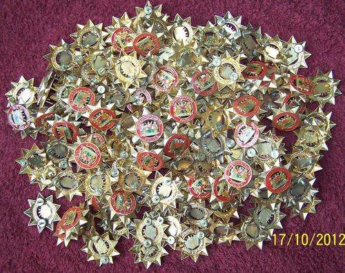 F5682 - **CLEARANCE** LOT OF 128 Bopthuthatswana Police Officer Cap Badges - ORIGINAL