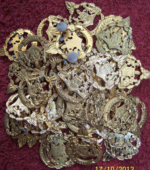 F5689 - **CLEARANCE** LOT OF 40 Lebowa Defence Force Cap Badges - ORIGINAL