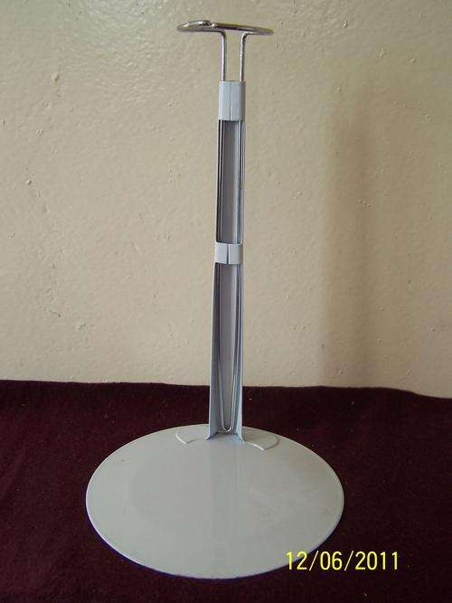 C065 - LOT OF 5 STEEL STANDS in 2 parts for Porcelain or Other Dolls