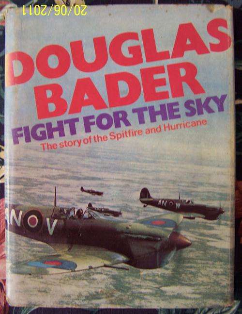 F1433 - FIGHT FOR THE SKY - STORY OF THE SPITFIRE AND HURRICANE by Douglas Bader 1973