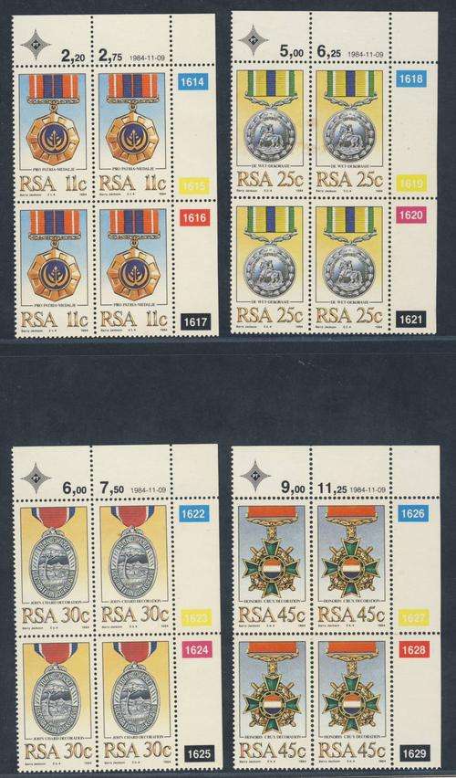 F2302 - R.S.A. 1984 - Set of 4 Control Blocks of 4 Stamps - Military Decorations - **UM