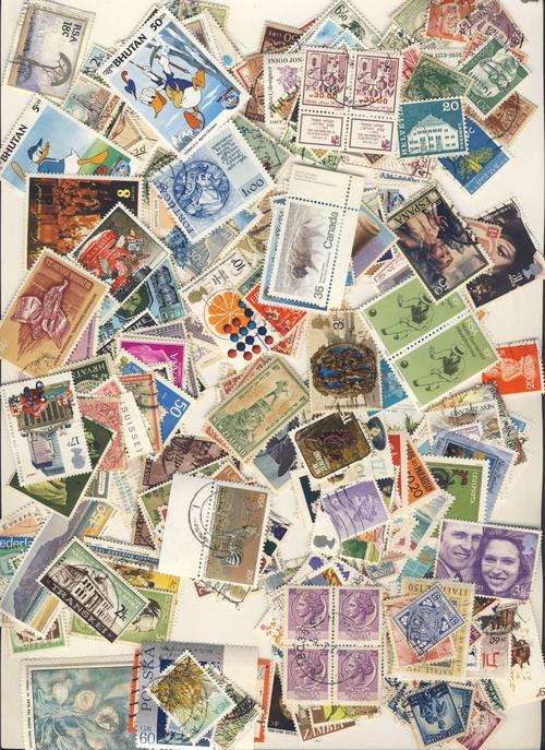 F2641 - Lot of +/- 300 Worldwide Stamps - (Mounted Mint & Used)