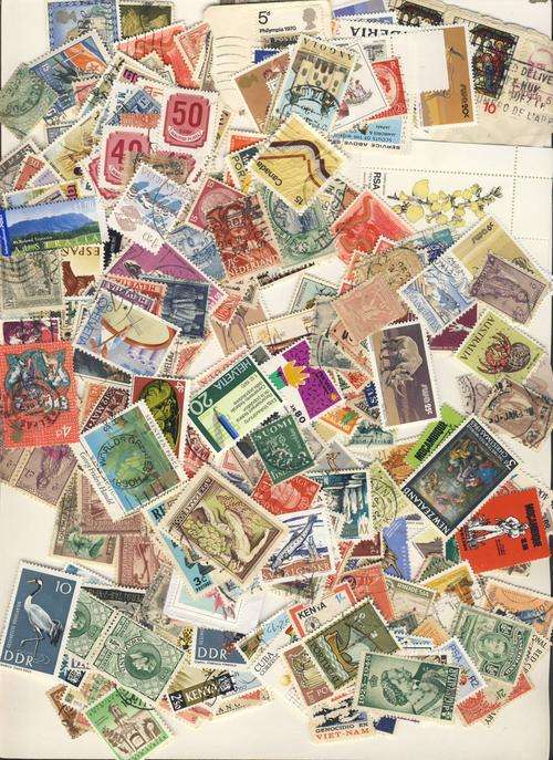 F2647 - Lot of +/- 300 Worldwide Stamps - (Mounted Mint & Used)