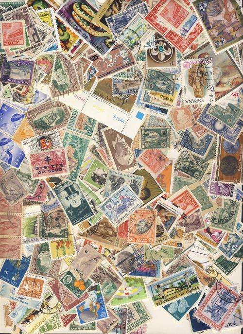 F2666 - Lot of +/- 300 Worldwide Stamps - (Mounted Mint & Used)