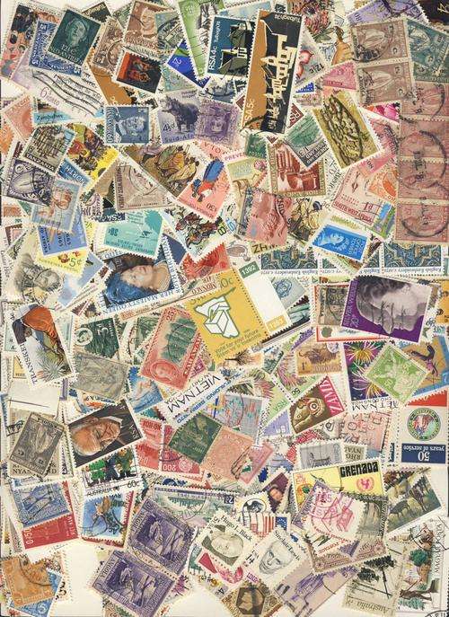 F2668 - Lot of +/- 300 Worldwide Stamps - (Mounted Mint & Used)