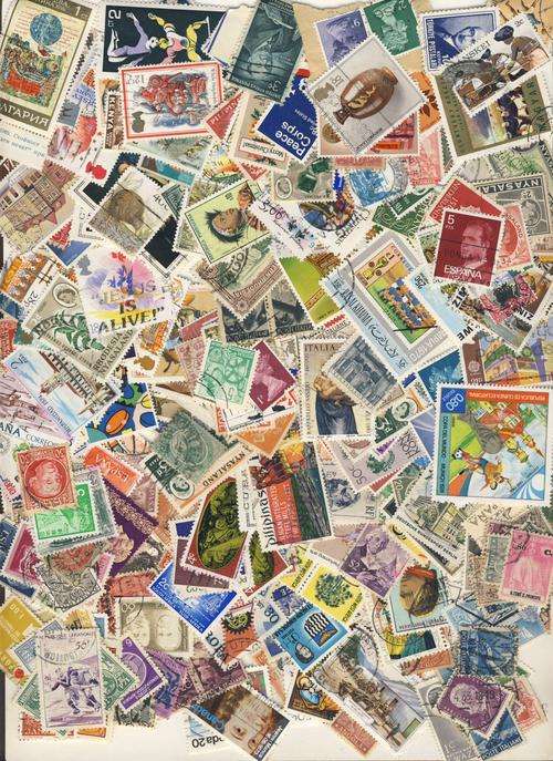 F2672 - Lot of +/- 300 Worldwide Stamps - (Mounted Mint & Used)