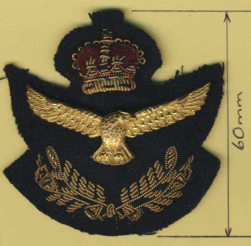 F3070 - South African Air Force Officer  CAP BADGE with Queen's Crown