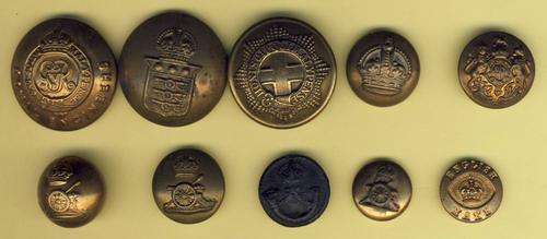 F3535 - Lot of 10 British BUTTONS - Various Sizes