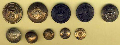 F3536 - Lot of 10 British BUTTONS - Various Sizes