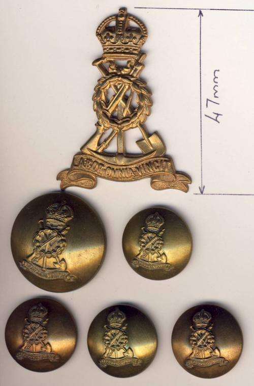 F3757 - African Pioneer Corps CAP BADGE & 5 x BUTTONS - worn 1941 to 1947