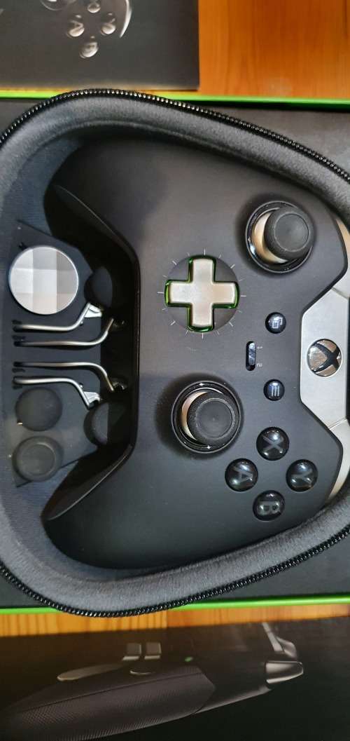 Xbox Elite Wireless Controller (Xbox One and PC)