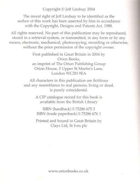 Darkly Dreaming Dexter by Jeff Lindsay [Large Paperback]