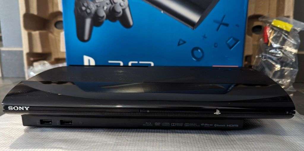 PS3 Superslim with Box 500gb with 54 games 44 on hardrive 10 on Game disk