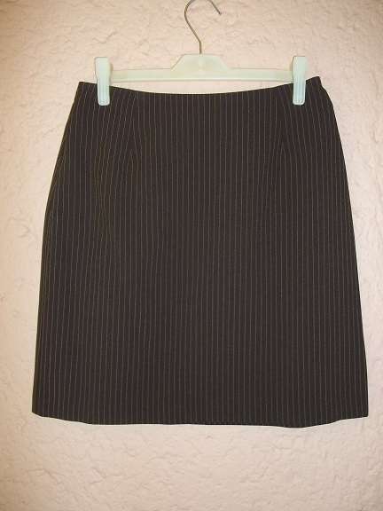 *** END OF YEAR SALE *** INWEAR INTERNATIONAL BROWN PIN STRIPED MINI SKIRT - Size 32