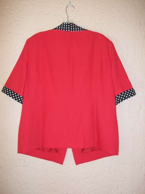 SOPHISTICATED AND STYLISH HARDOB 3 PIECE RED LINEN SUIT - SIZE 48 UK 22