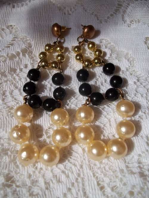 ***SUMMER SALE*** Costume Jewellery - Faux Pearl Vintage Earrings for Pierced Ears