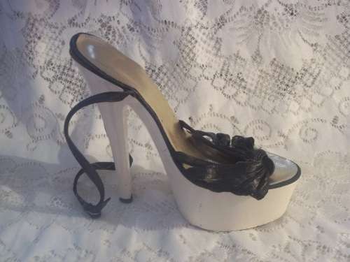 *** SALE *** VINTAGE 6 INCH STILETTO HEELS CREATED EXCLUSIVELY FOR DODOS -  Size 5