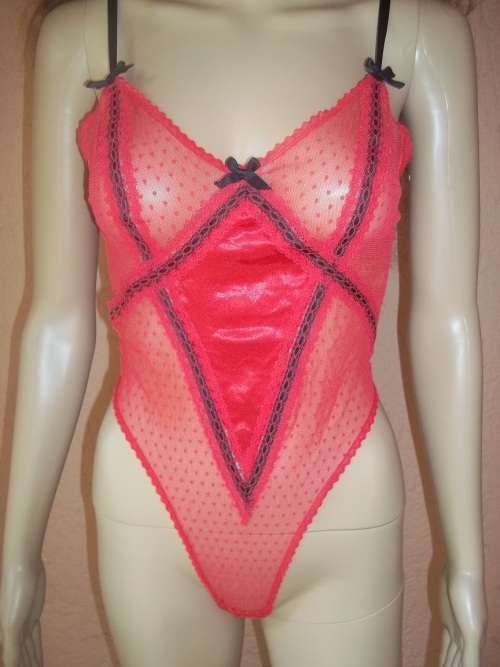 RED INTRIGUE IMPULSIV NYLON BODY SUIT FROM TRUWORTHS - SIZE SMALL