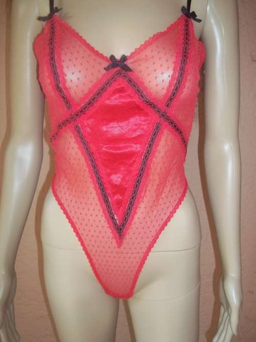RED INTRIGUE IMPULSIV NYLON BODY SUIT FROM TRUWORTHS - SIZE SMALL