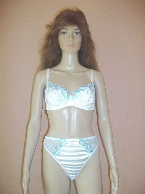 WHITE KELSO  BRA SET WITH BLUE LACE INSERTS - BRA SIZE - 34 C TANGO - MEDIUM
