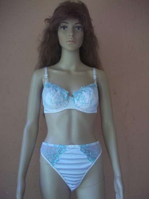 WHITE KELSO  BRA SET WITH BLUE LACE INSERTS - BRA SIZE - 34 C TANGO - MEDIUM