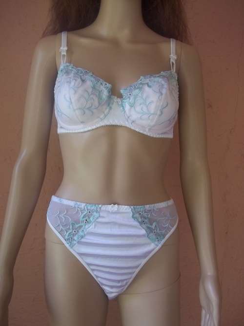 WHITE KELSO  BRA SET WITH BLUE LACE INSERTS - BRA SIZE - 34 C TANGO - MEDIUM