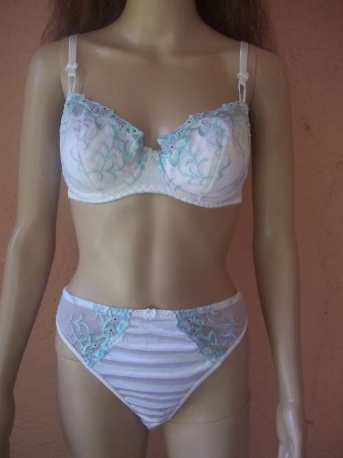 WHITE KELSO  BRA SET WITH BLUE LACE INSERTS - BRA SIZE - 34 C TANGO - MEDIUM