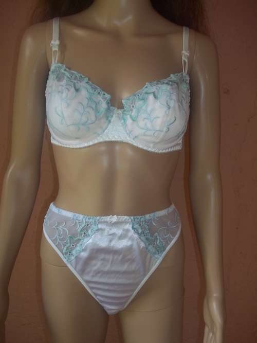 WHITE KELSO  BRA SET WITH BLUE LACE INSERTS - BRA SIZE - 34 C TANGO - MEDIUM