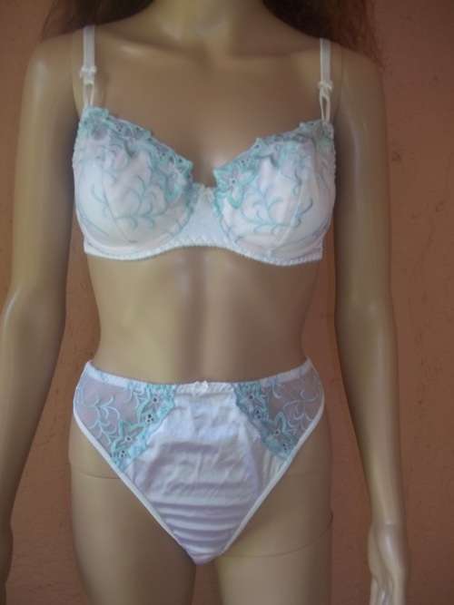 WHITE KELSO  BRA SET WITH BLUE LACE INSERTS - BRA SIZE - 34 C TANGO - MEDIUM