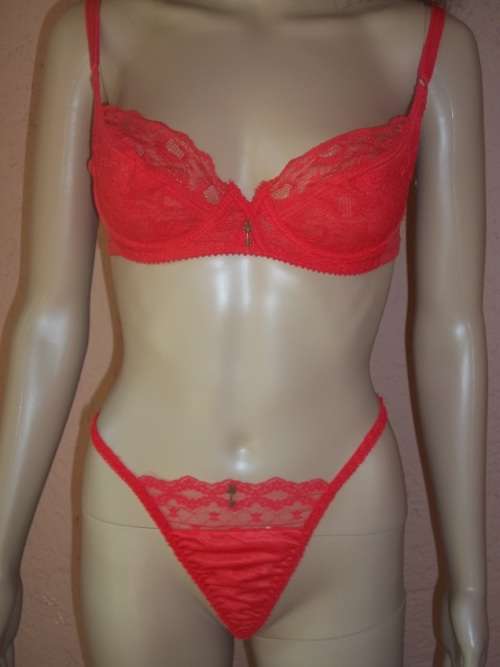 *** SALE *** ESCORA RED LACE BRA SET - MADE IN WEST GERMANY - SIZE - 76 C / TANGO - SMALL
