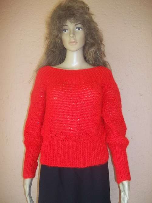 RED OFF SHOULDER HAND KNITTED SWEATER / JERSEY - SIZE 34