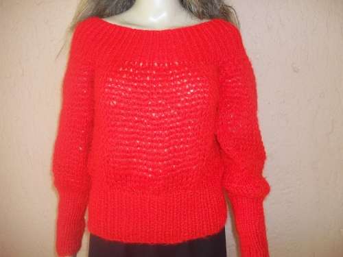 RED OFF SHOULDER HAND KNITTED SWEATER / JERSEY - SIZE 34