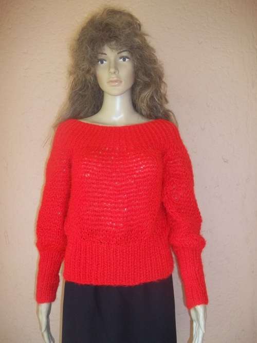 RED OFF SHOULDER HAND KNITTED SWEATER / JERSEY - SIZE 34