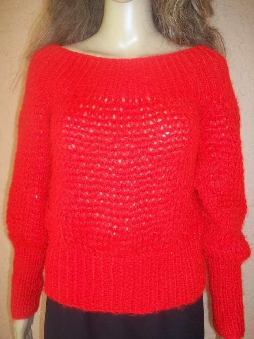 RED OFF SHOULDER HAND KNITTED SWEATER / JERSEY - SIZE 34