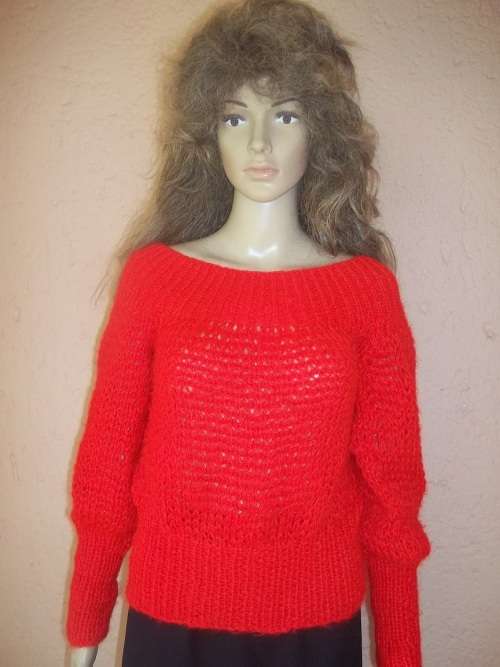 RED OFF SHOULDER HAND KNITTED SWEATER / JERSEY - SIZE 34